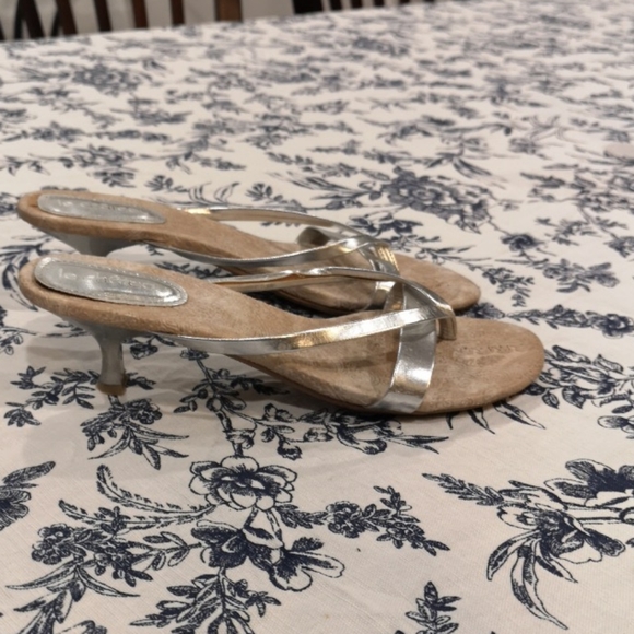 le chateau Shoes - Kitten heel sandals